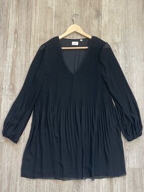 Aritzia Wilfred Black Pleated V-Neck Long-Sleeve Mini Dress